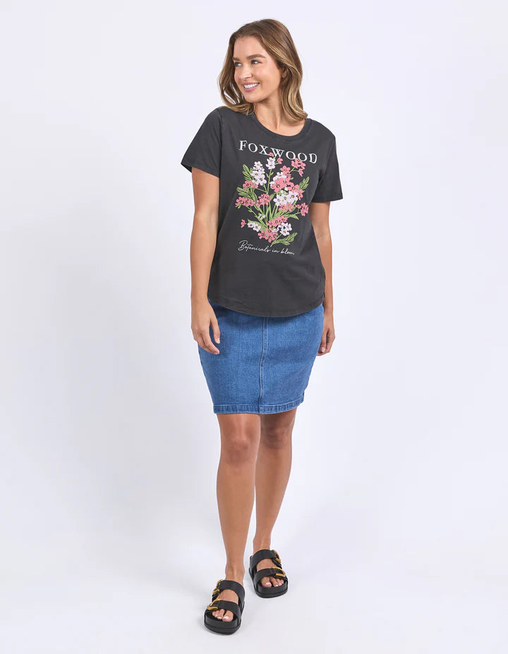FLOWERS TEE